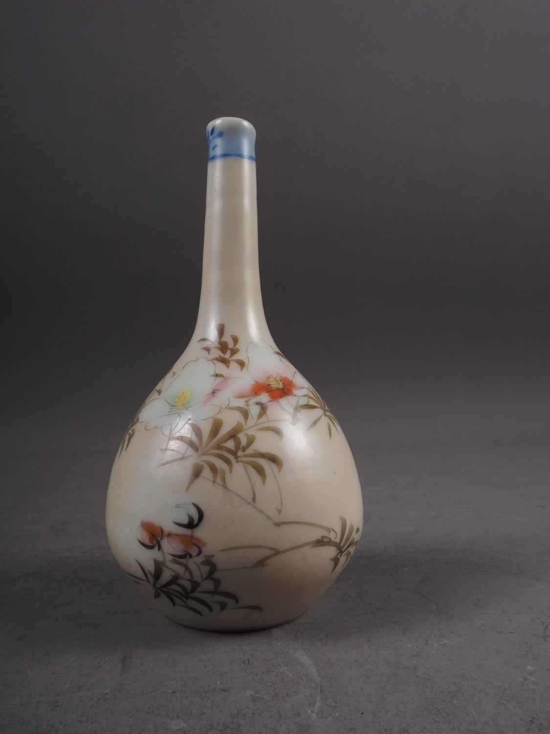 A pair of contemporary Chinese vases, a famille rose shaped edge plate and other items (damages) - Image 35 of 50