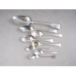 A silver Fiddle pattern tablespoon, a pair of silver teaspoons and five other spoons, various, 6.1oz