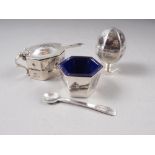 A silver three-piece cruet set with niello  decoration, blue glass liners and spoons, 5.3oz troy
