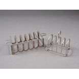 An Art Deco style toast rack and another, 3.3oz troy approx
