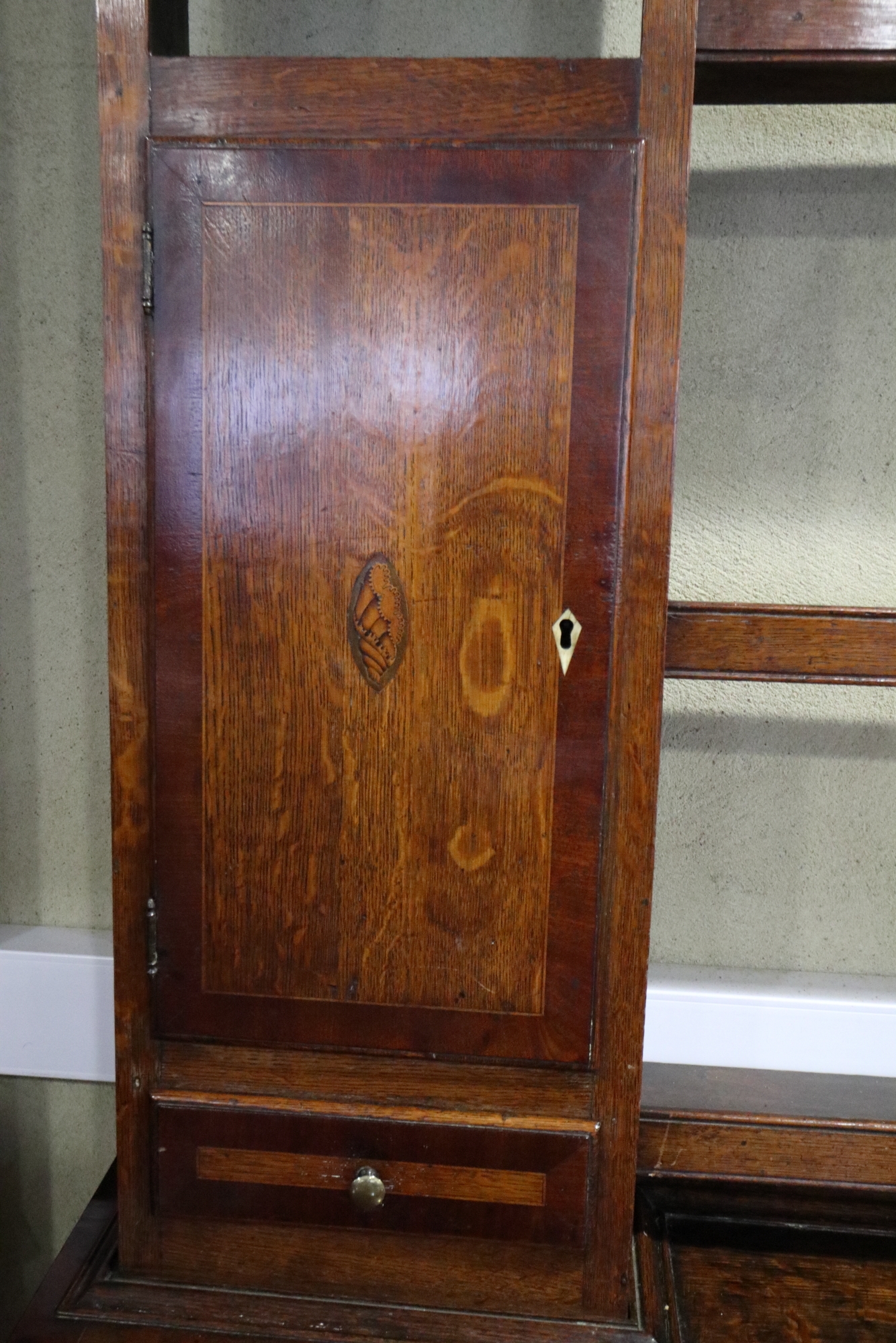 An early 19th century oak and mahogany banded dresser, the upper section fitted open shelves with - Image 3 of 6