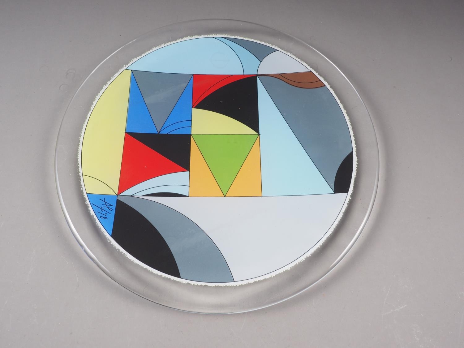 An Alfred Lutz Glas Galerie Wiesenthalhutte limited edition abstract design glass plate