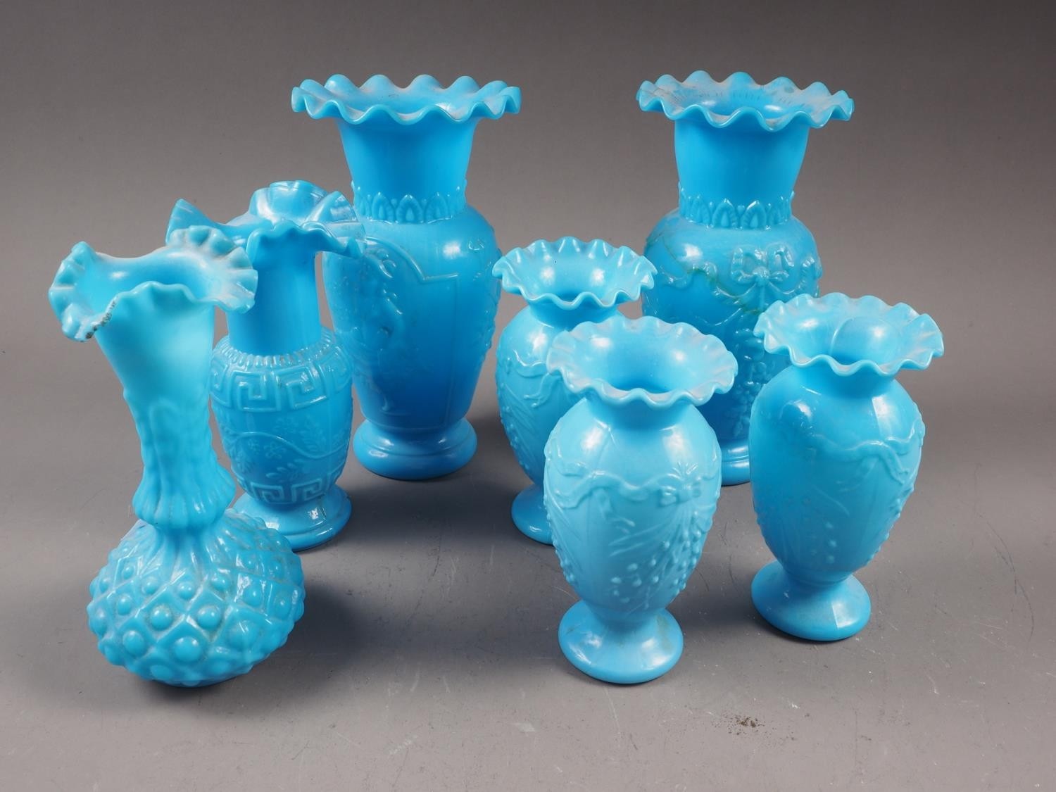 Two pairs of blue glass dishes with shaped rims, 8 3/4" dia, six other similar dishes and bowls, a - Image 4 of 4