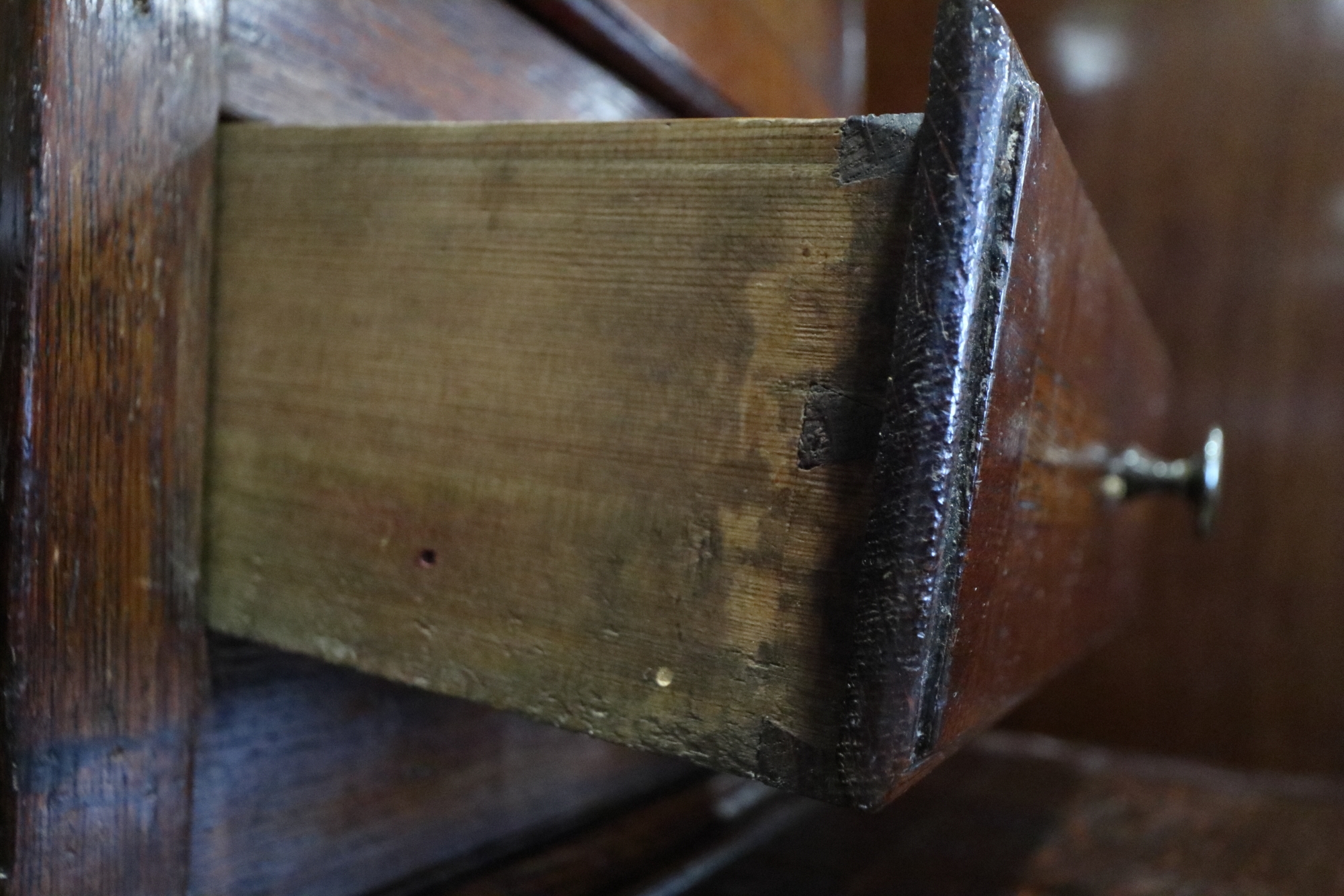 An early 19th century oak and mahogany banded dresser, the upper section fitted open shelves with - Image 6 of 6