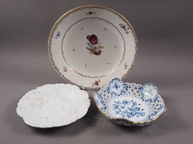 A late 18th century Vienna dish with floral spray decoration, 12 1/2" dia, a blue and white