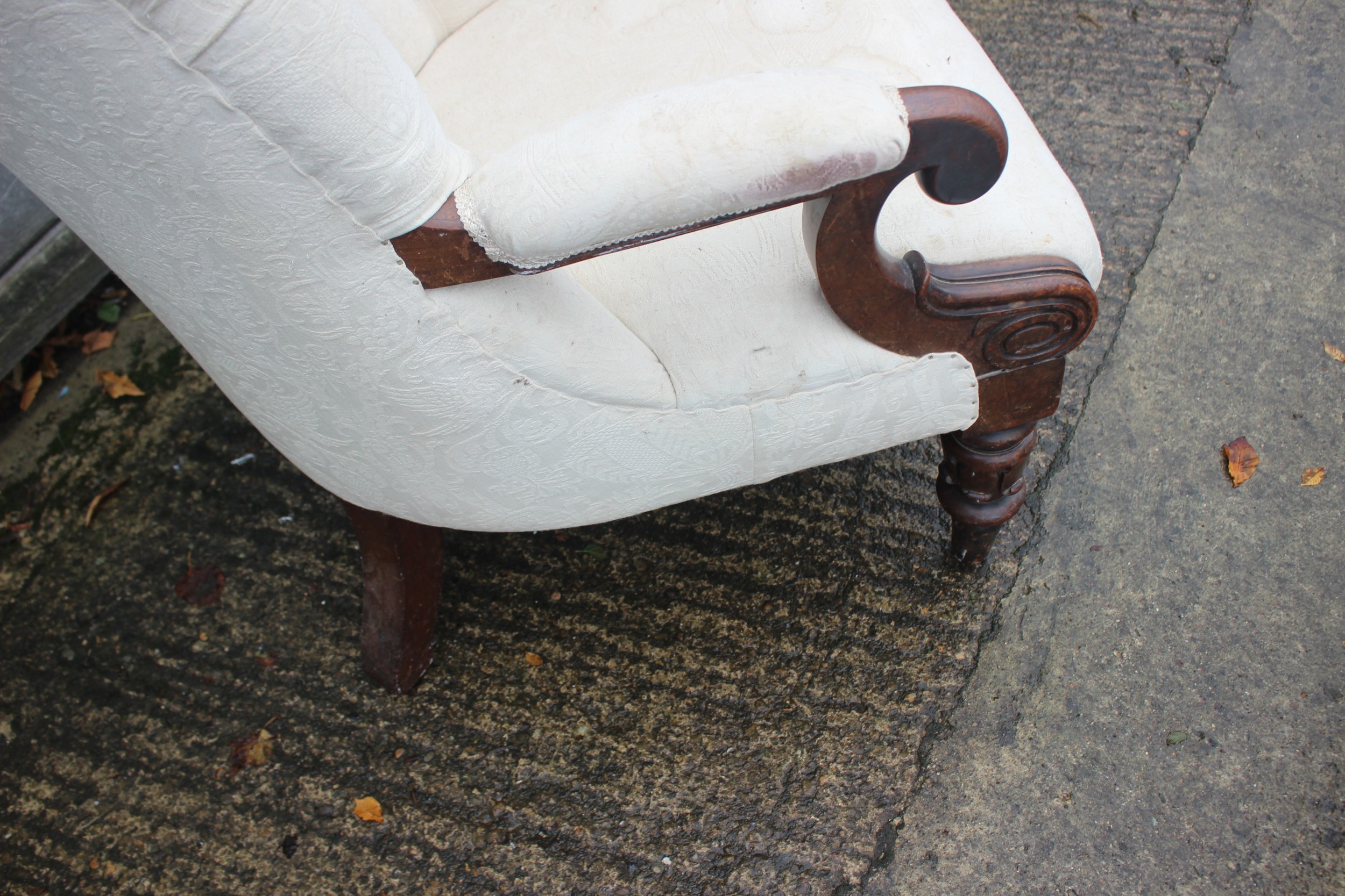 A low armchair with circular seat, button and corded shell-shaped back, upholstered in a salmon - Image 4 of 6
