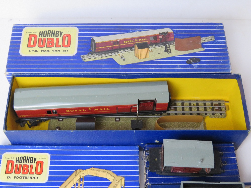 Hornby Dublo boxed locomotive carriages and footbridge inc Duchess of Montrose Locomotive and Royal - Image 4 of 4