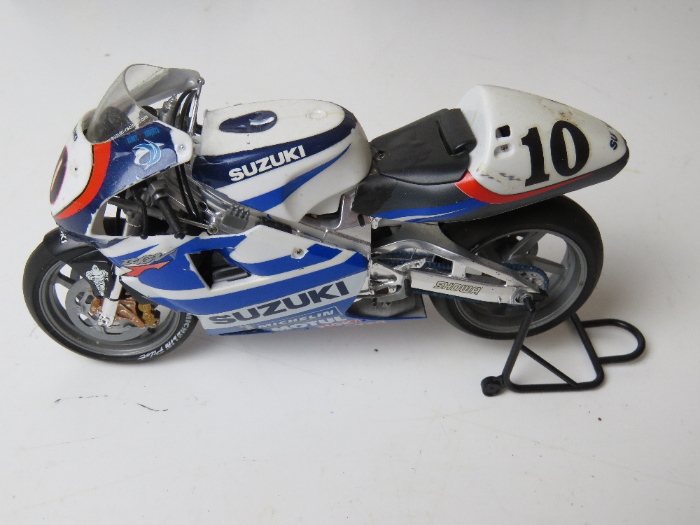 A quantity of five scale model racing bikes inc Suzuki, Honda and Yamaha. - Image 6 of 6