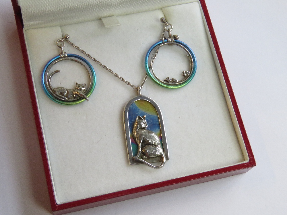 A delightful suite of cat themed jewellery comprising necklace and earrings in multicoloured