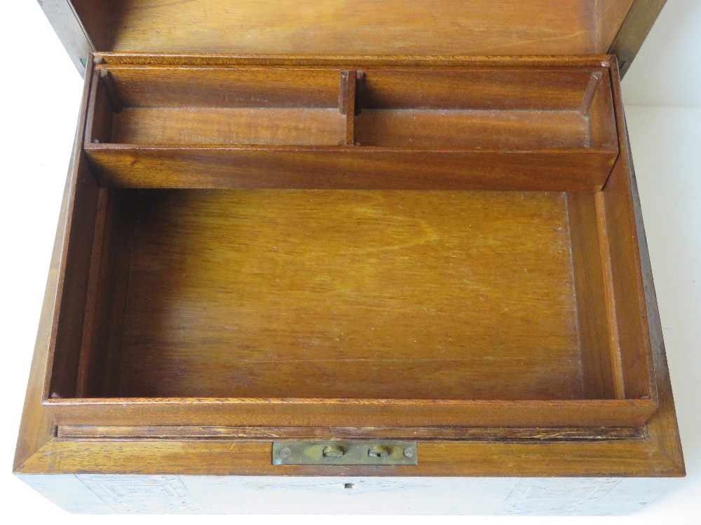 An antique walnut stationery box having inlaid mother of pearl and boxwood to front and lid - Image 2 of 3