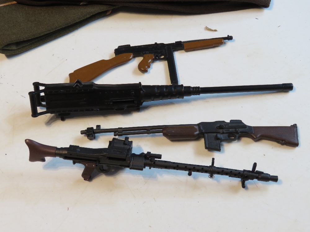 A quantity of assorted militaria inc thr - Image 2 of 4