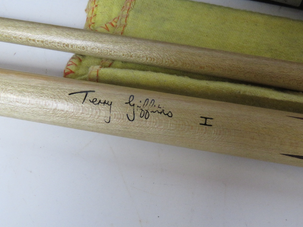 A Terry Griffiths snooker cue in case. - Image 2 of 2