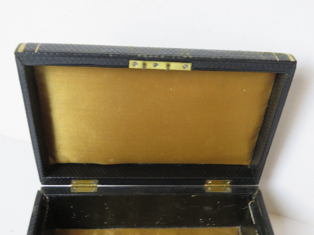 A delightful vintage green leather covered jewellery box having gilt decoration, - Image 4 of 4