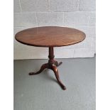 A Victorian tilt-top circular occasional table measuring approx. 84cm dia.