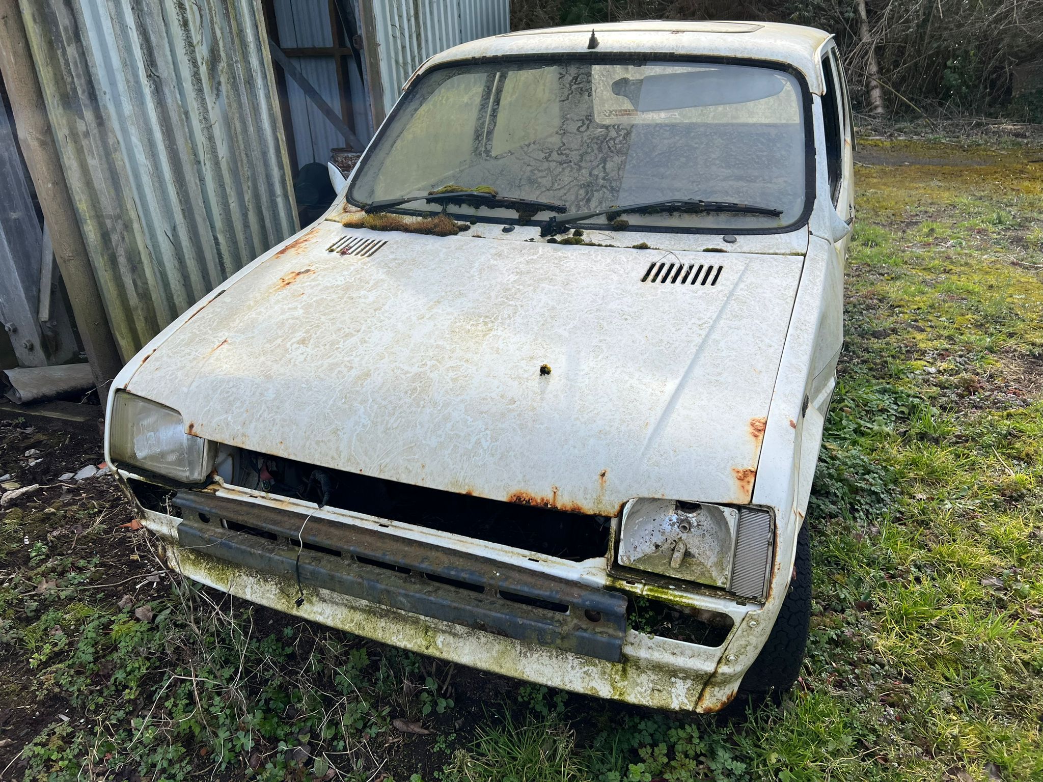 A Rover Metro Turbo Barn find with engine & V5 plus two Rover Metro donor shells. - Image 4 of 29