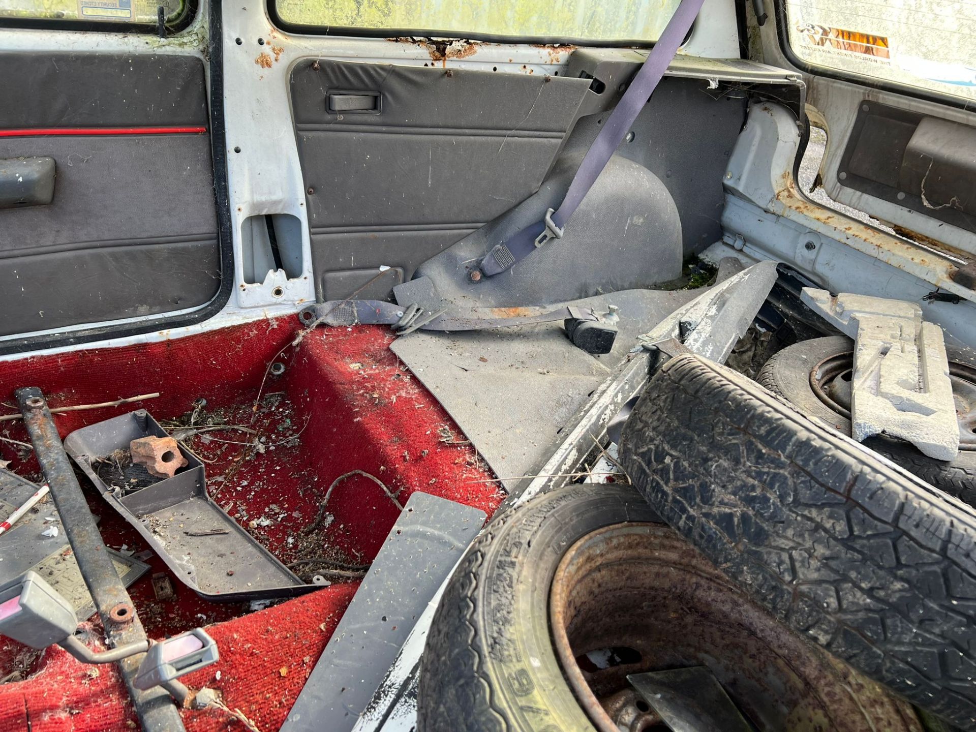 A Rover Metro Turbo Barn find with engine & V5 plus two Rover Metro donor shells. - Image 7 of 29