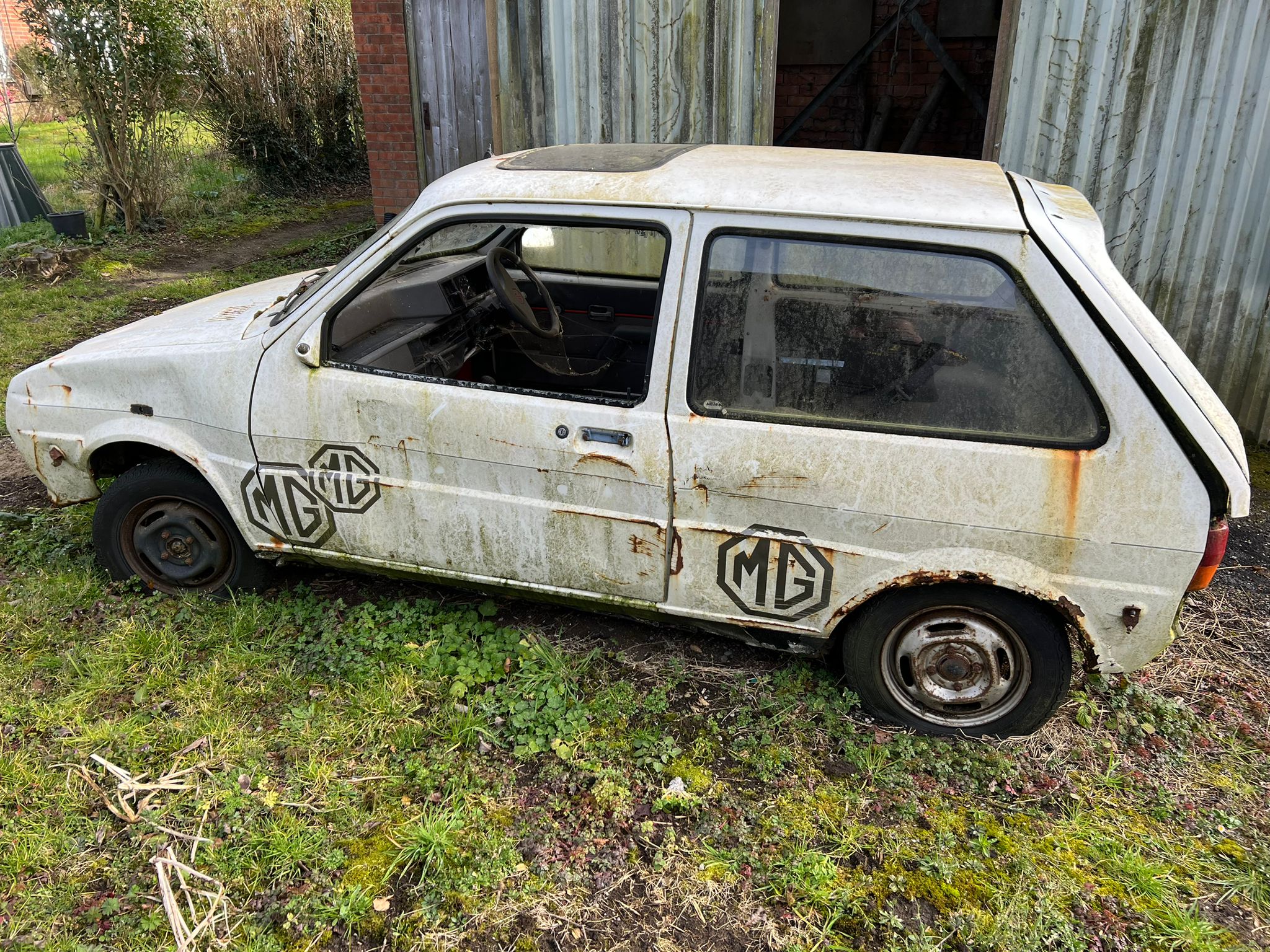 A Rover Metro Turbo Barn find with engine & V5 plus two Rover Metro donor shells. - Image 5 of 29