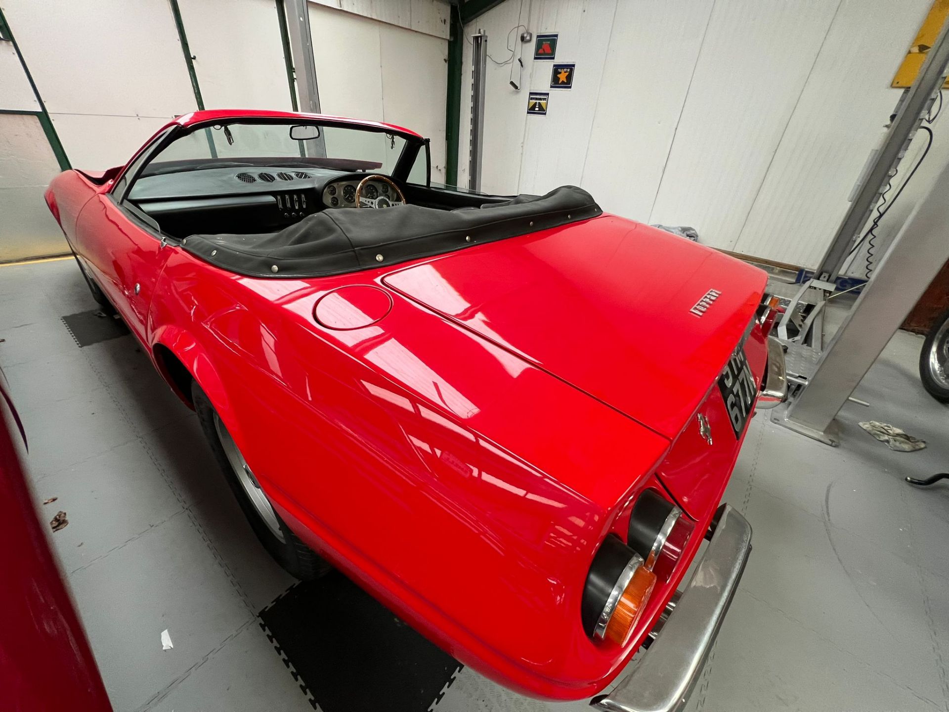 Southern Roadcraft 5.3L Daytona V12 Spyder - Ferrari Recreation - Image 22 of 26