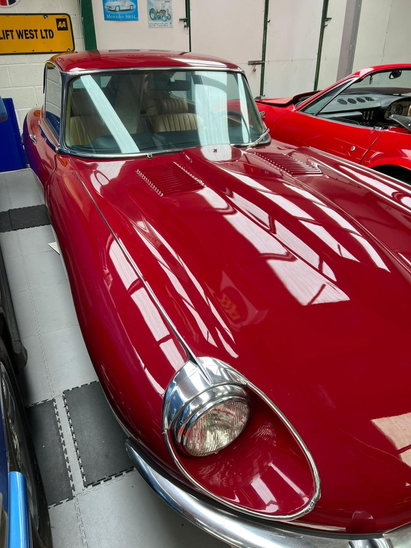 Jaguar E-Type fixed head 2+2 coupe 4.2E 1969 - Image 2 of 24