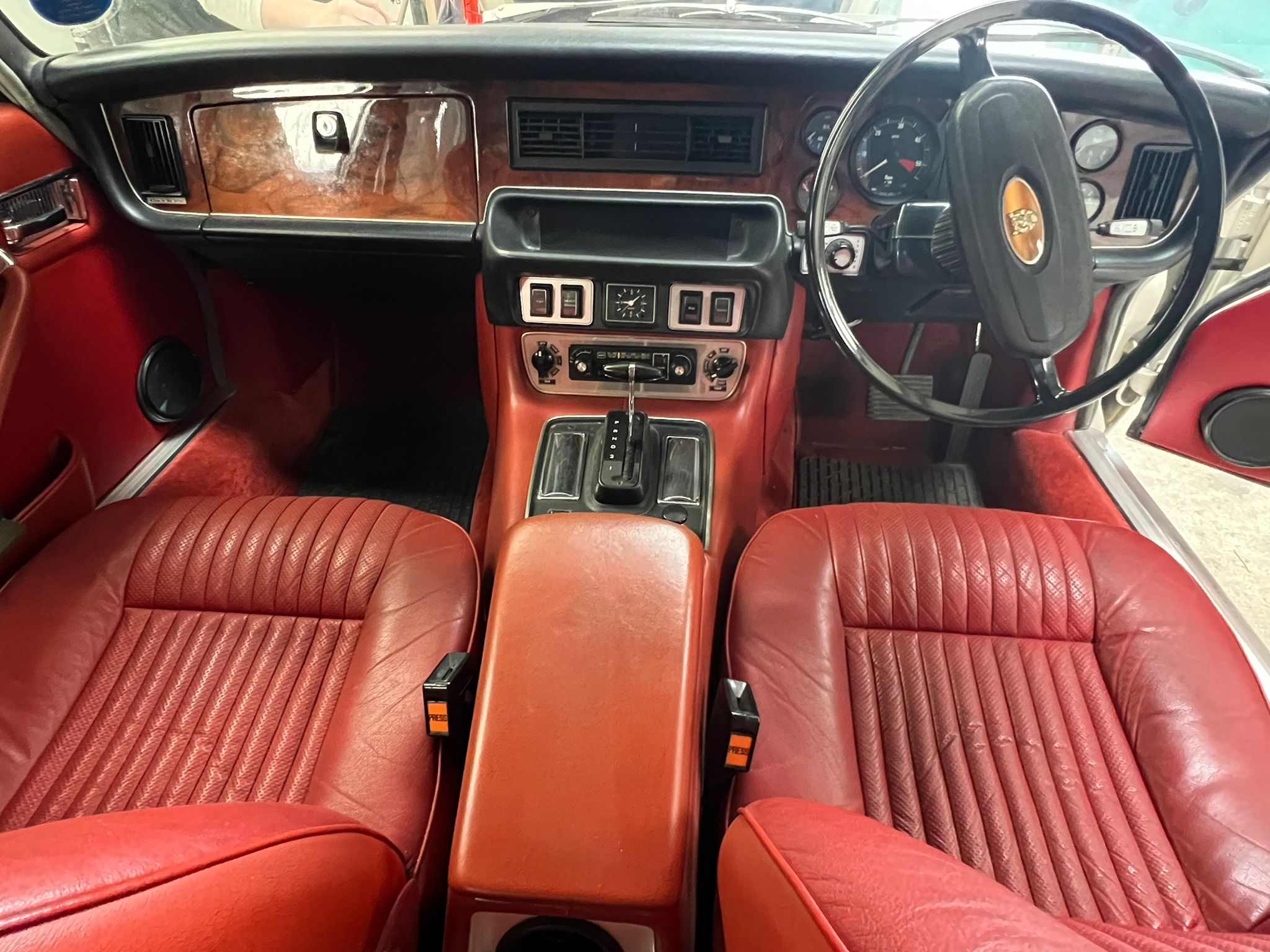 Jaguar 4.2 XJ 6L 1978 - Image 17 of 18