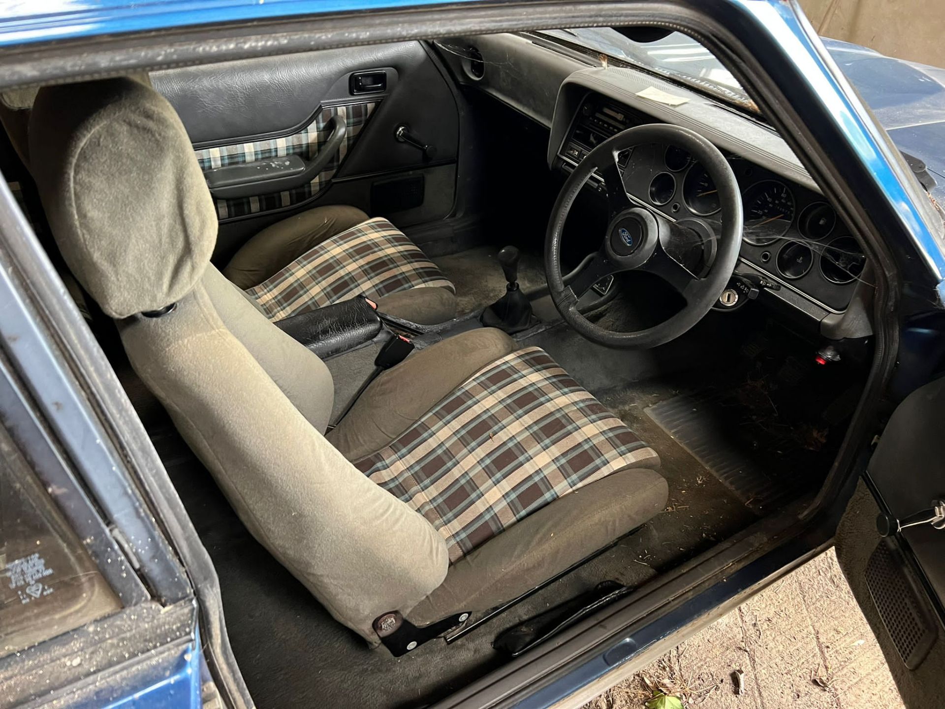 Ford Capri MkIII 2.8 Injection 1981 - Barn Find - Image 39 of 44