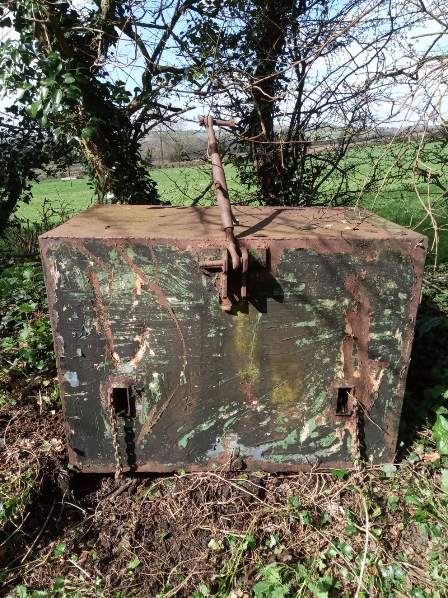 A substantial linkage mounted tractor weight 121 x 90 x 65cm. - Image 2 of 2