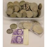 A quantity of assorted coinage including commemorative coins,