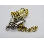 A quantity of magnetic clasps.