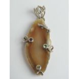 A 925 silver agate slice pendant, 6.2cm inc bale.