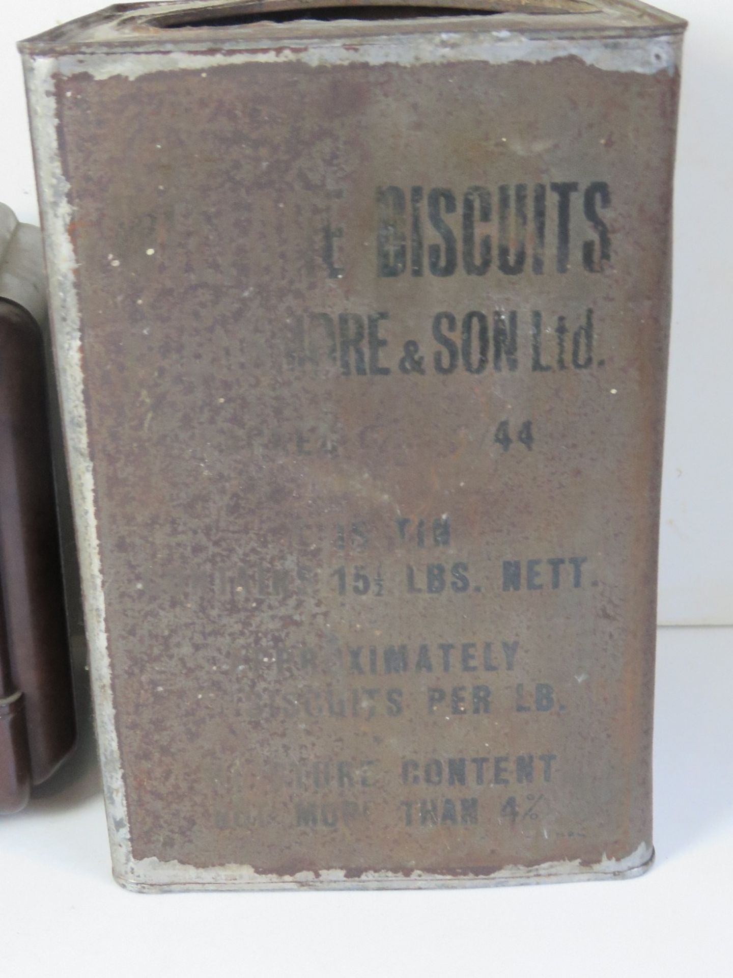 A WWII US biscuit tin with stencilling on the side and dated 1944. - Image 2 of 4