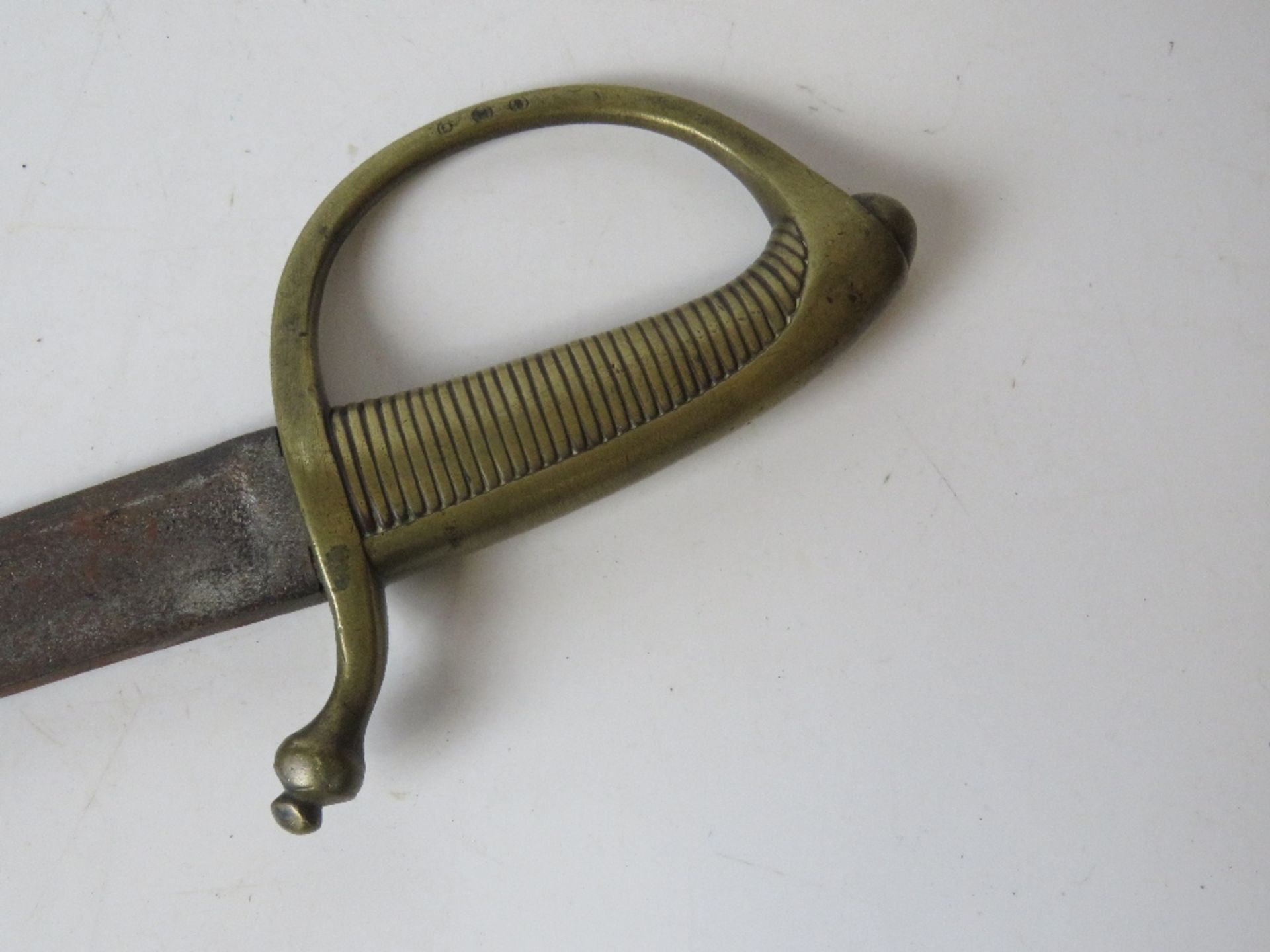 A continental late 18thC/early 19thC brass handle hanger sword with curved single edge blade, - Image 2 of 5