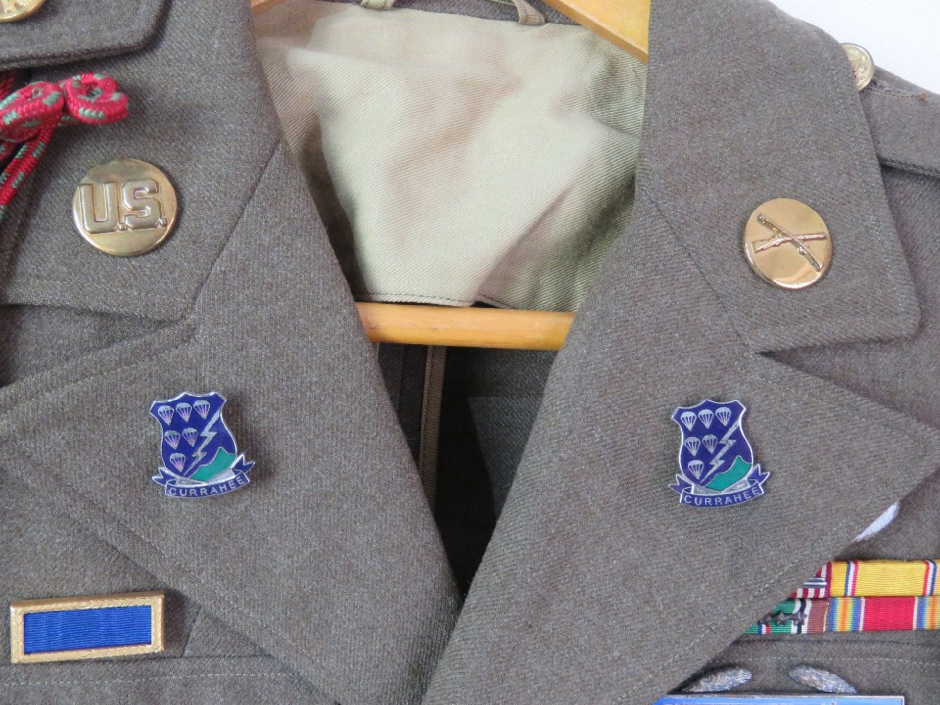 A WWII US Airborne tunic, having all buttons and numerous patches and badges. - Image 6 of 8