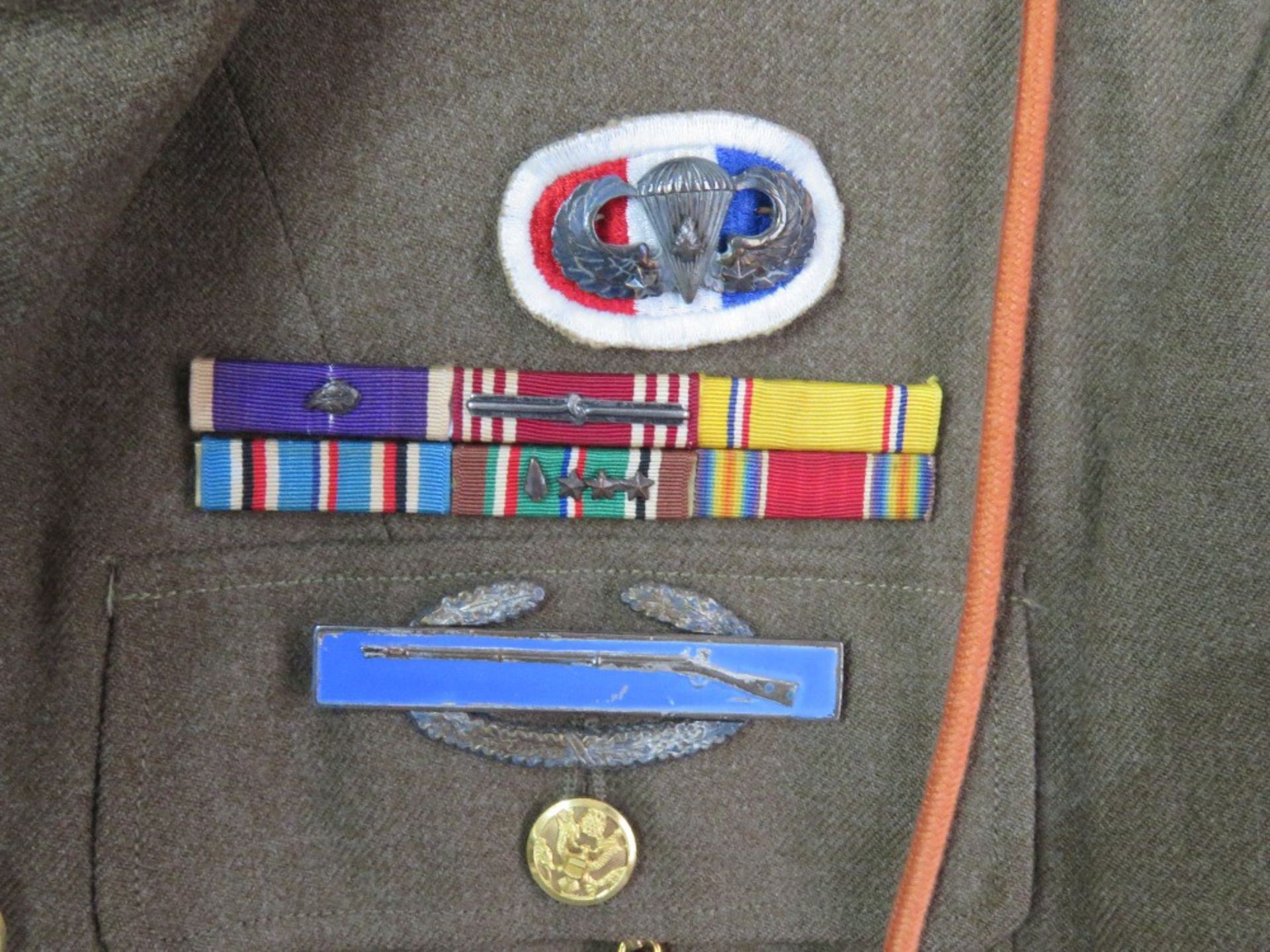 A WWII US Airborne tunic, having all buttons and numerous patches and badges. - Image 5 of 8