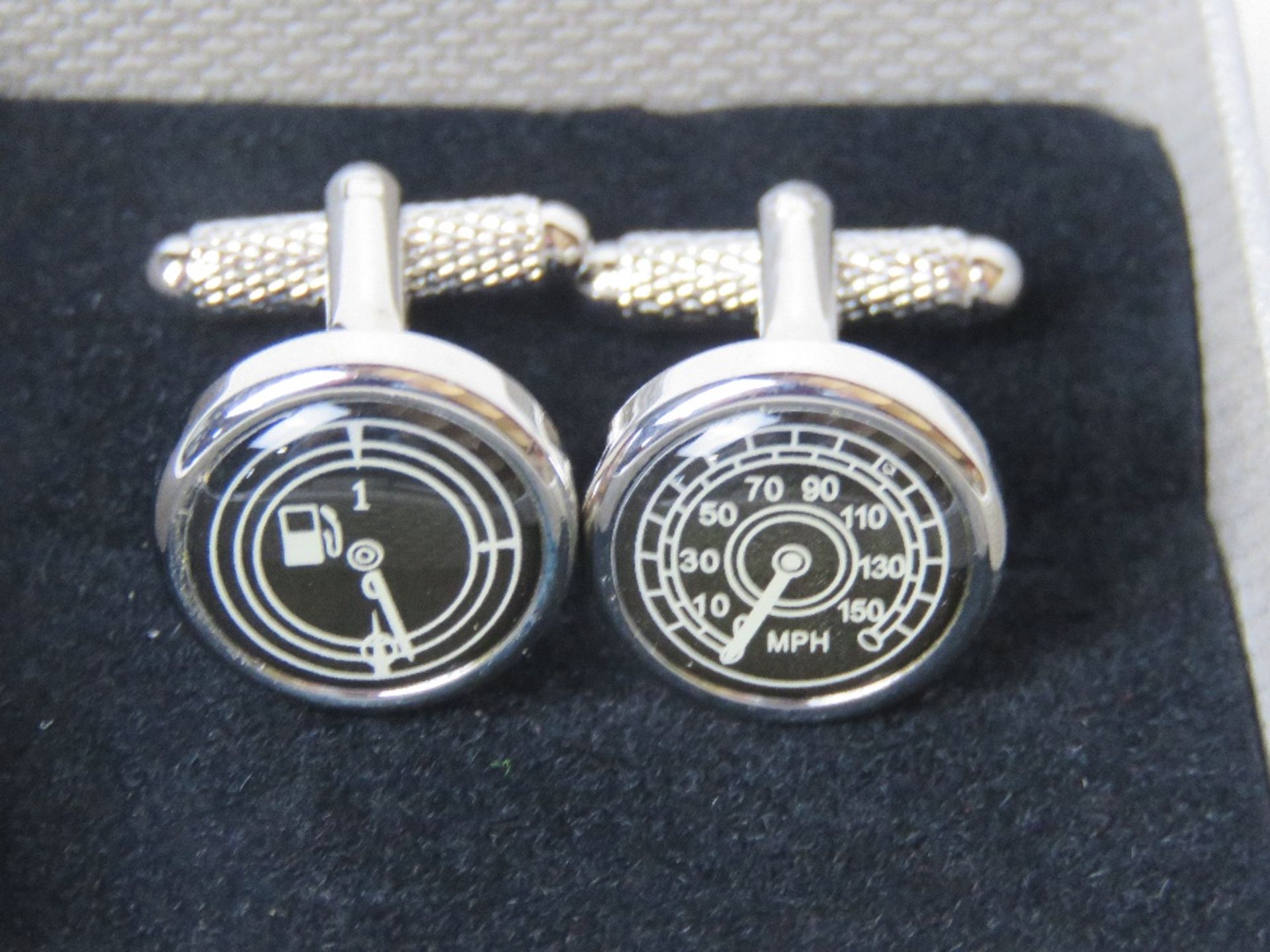 A pair of as new cufflinks in the form o - Image 2 of 2