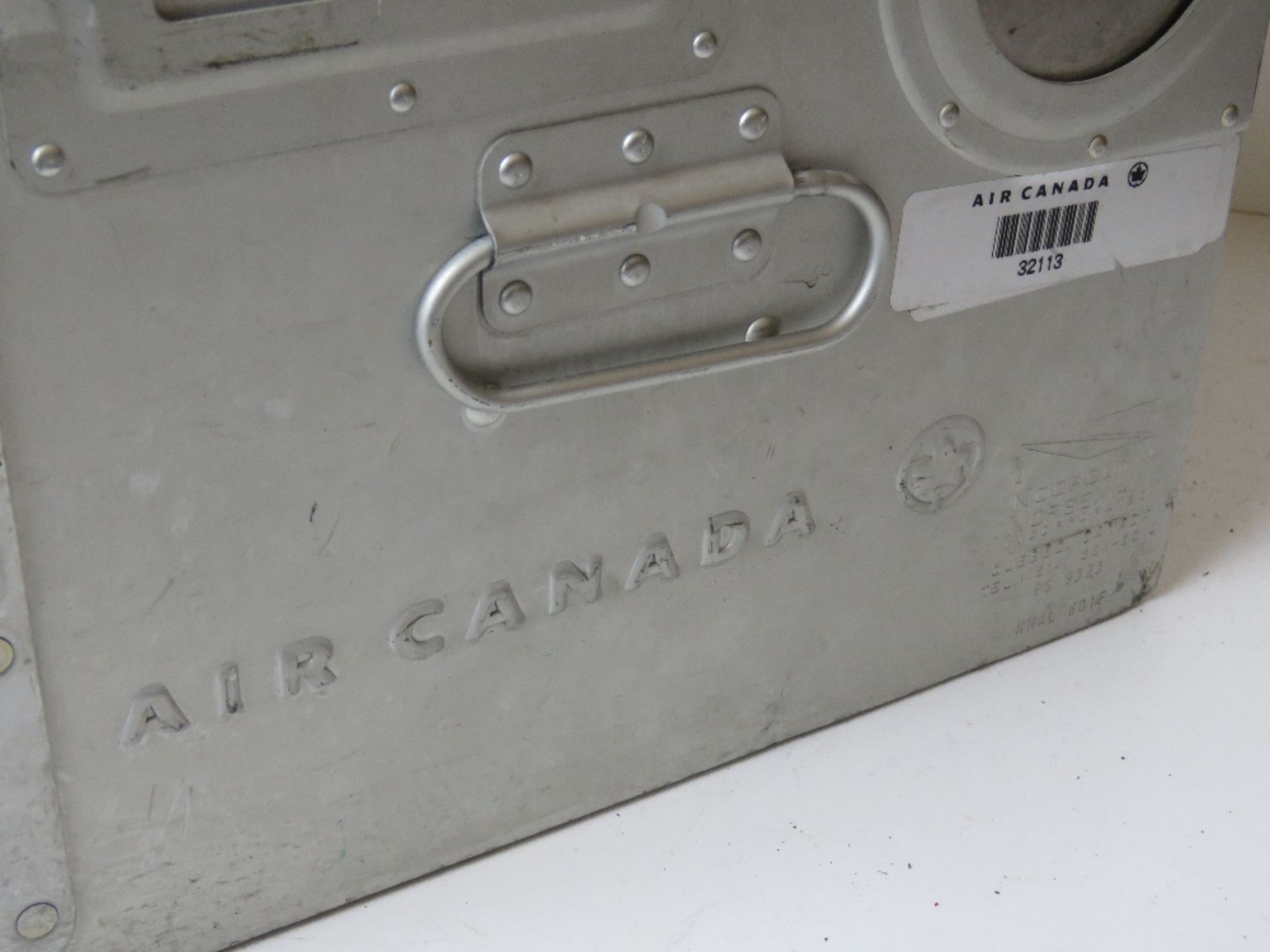 An Air Canada lockable aluminium storage - Bild 2 aus 3