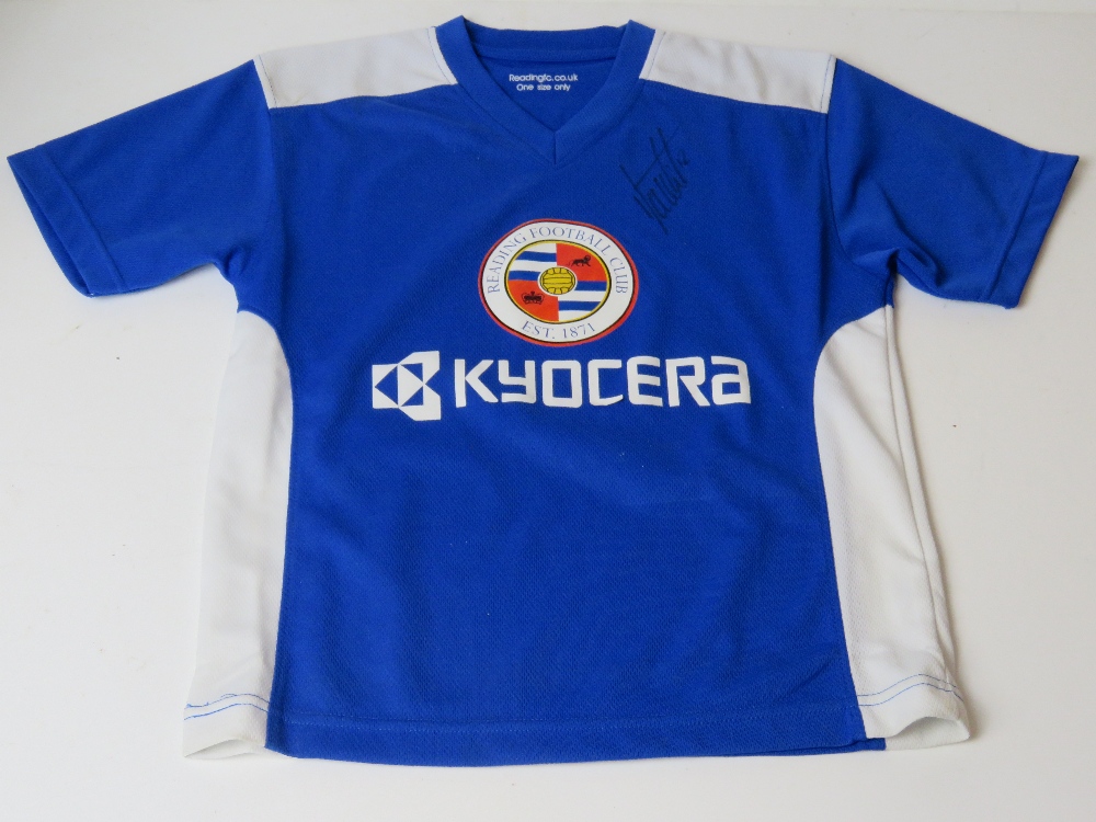 An autographed Reading Football Club t-shirt, child size. - Image 3 of 3