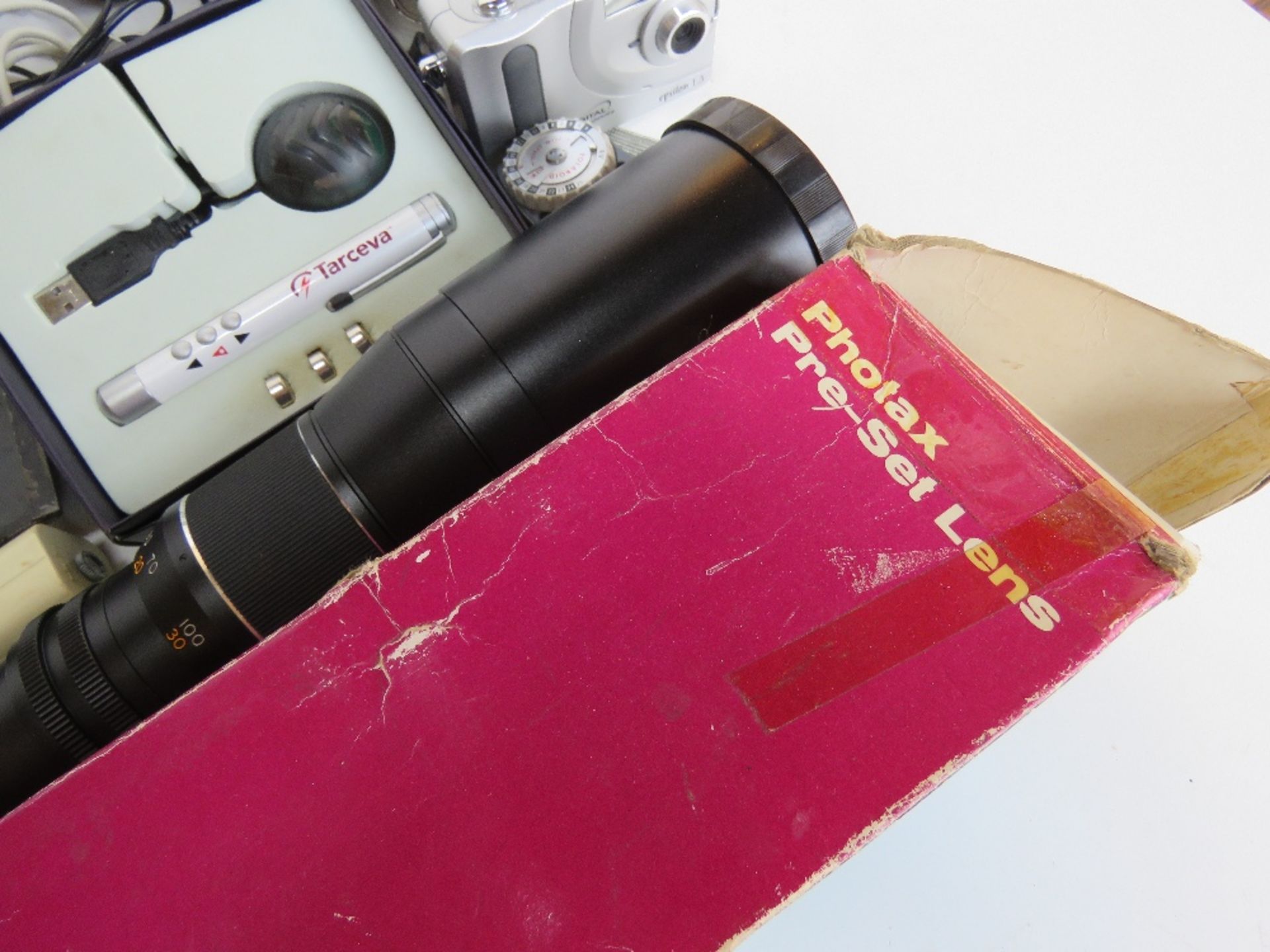 A quantity of assorted cameras and associated items inc Kodak Instamatic cameras, Canon Sure Shot, - Image 6 of 6