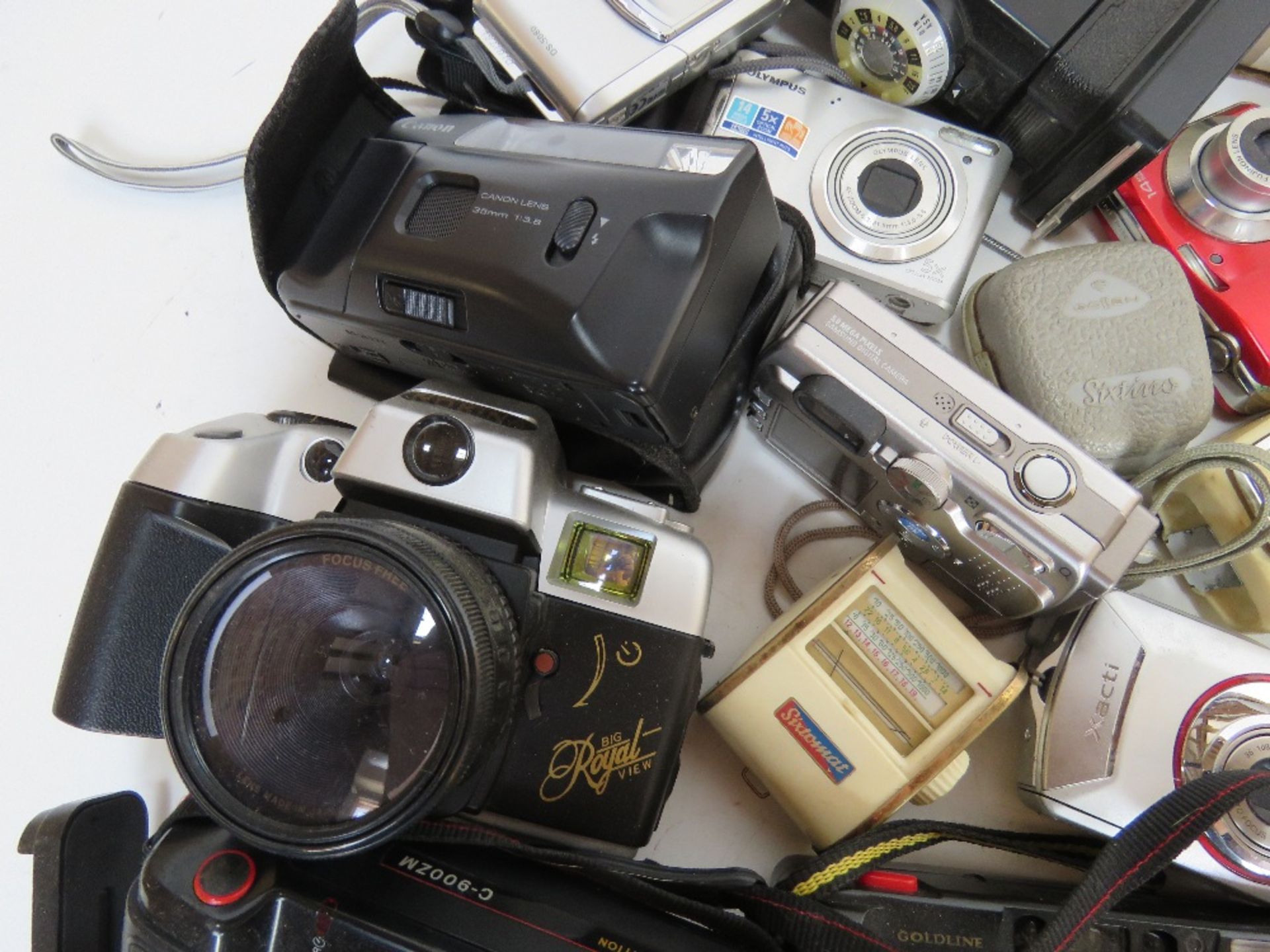 A quantity of assorted cameras and accessories inc Konica TC-X, Chinon, Flashmatic, etc. - Image 5 of 8