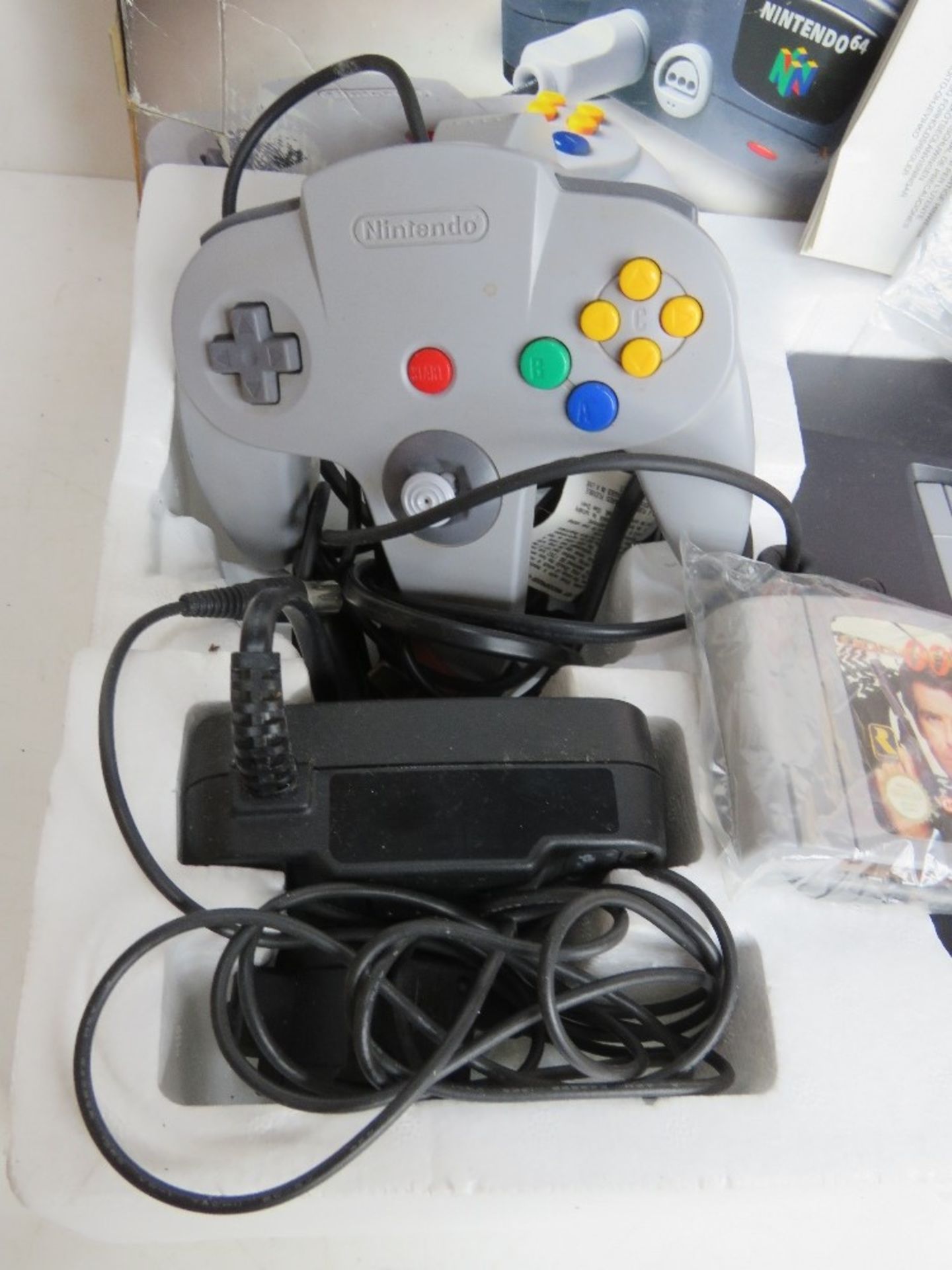 A Nintendo 64 in original box with controller and GoldenEye 007 game. Box a/f. - Image 3 of 3