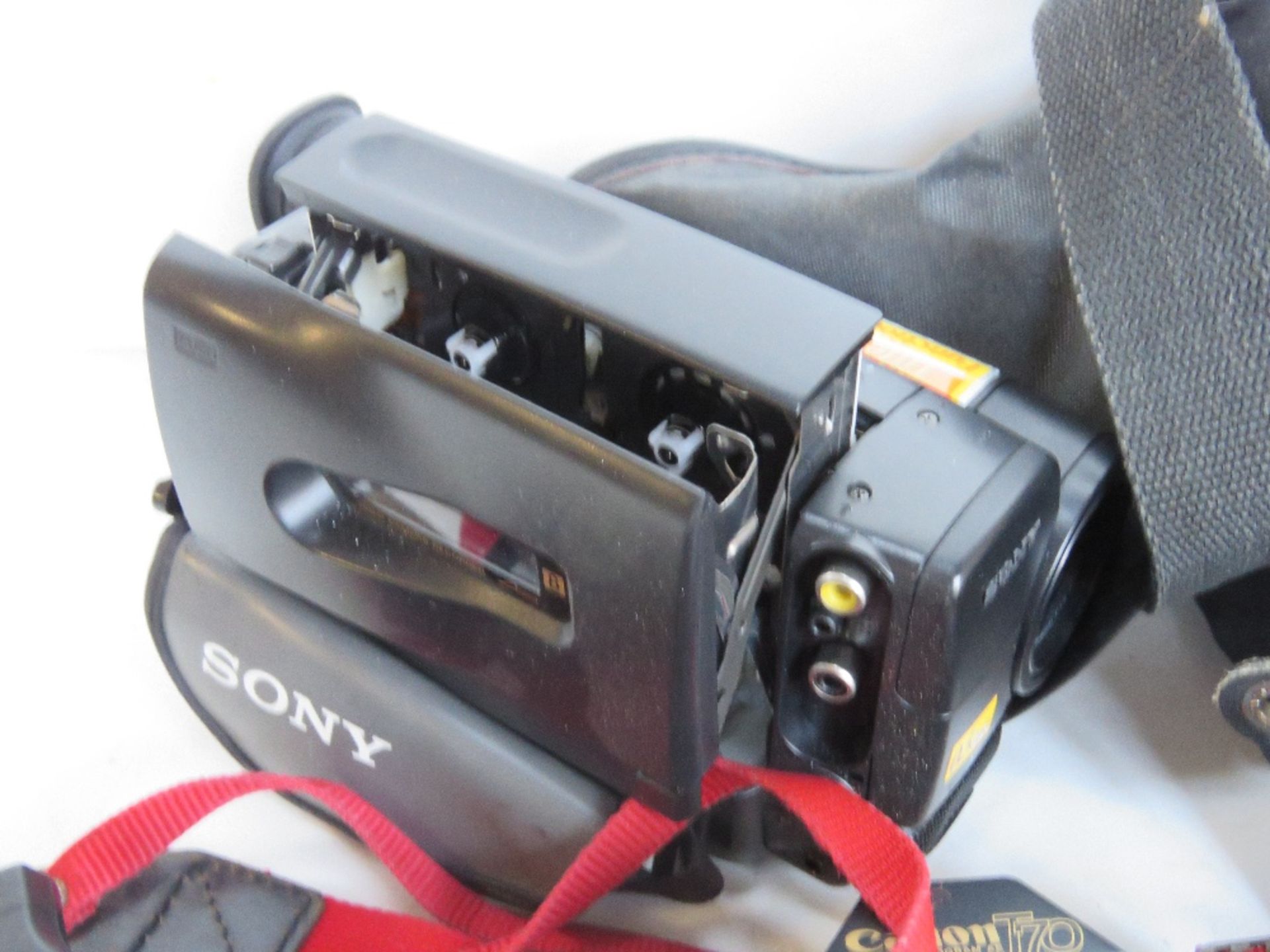 A quantity of cameras and equipment inc Zenit, Sony Camcorder, Canon Speedlite flash, - Image 2 of 7