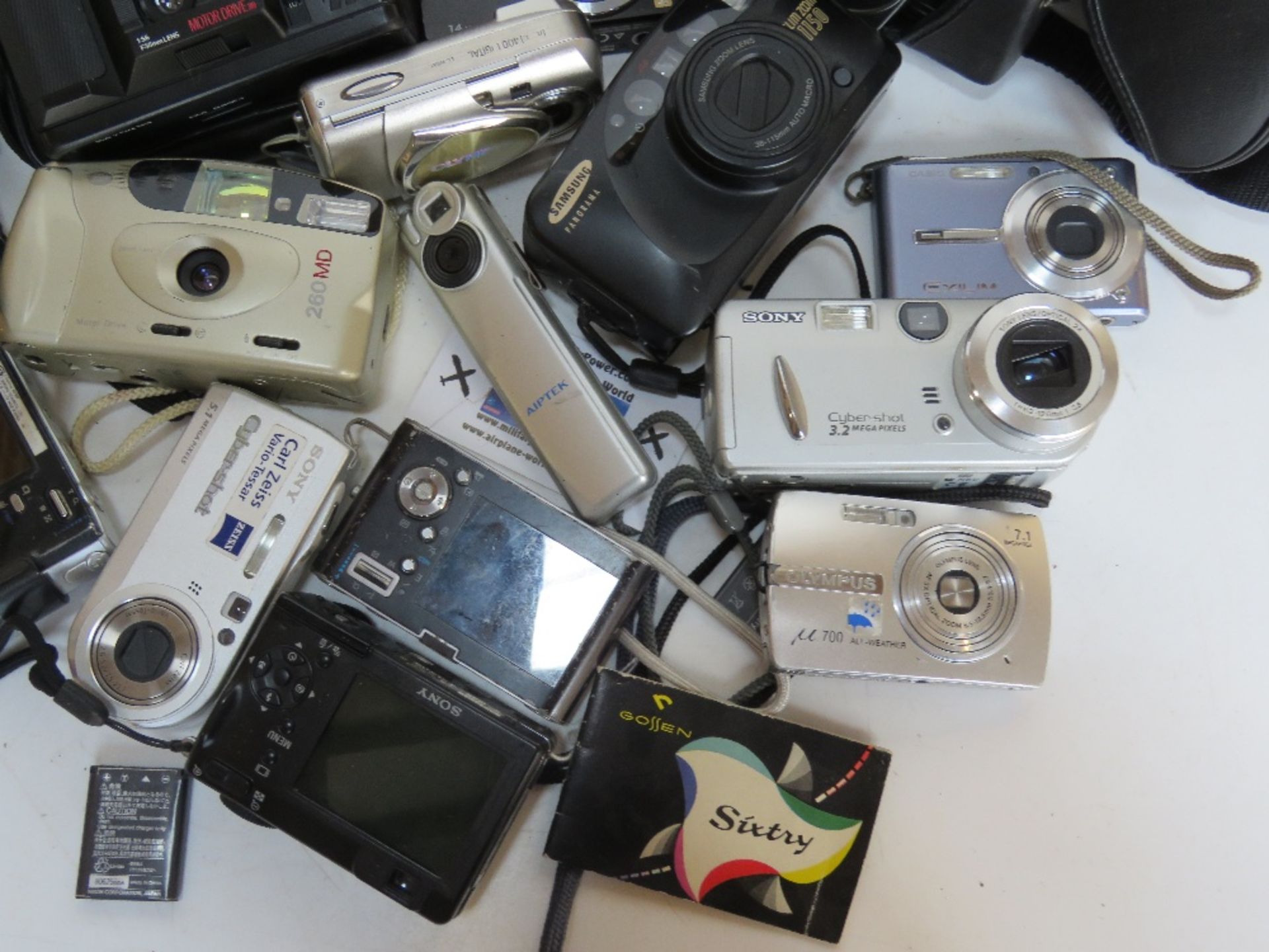 A quantity of assorted cameras and accessories inc Sony CyberShot Praktica MTL5B, Goldline Tele 110, - Image 5 of 5