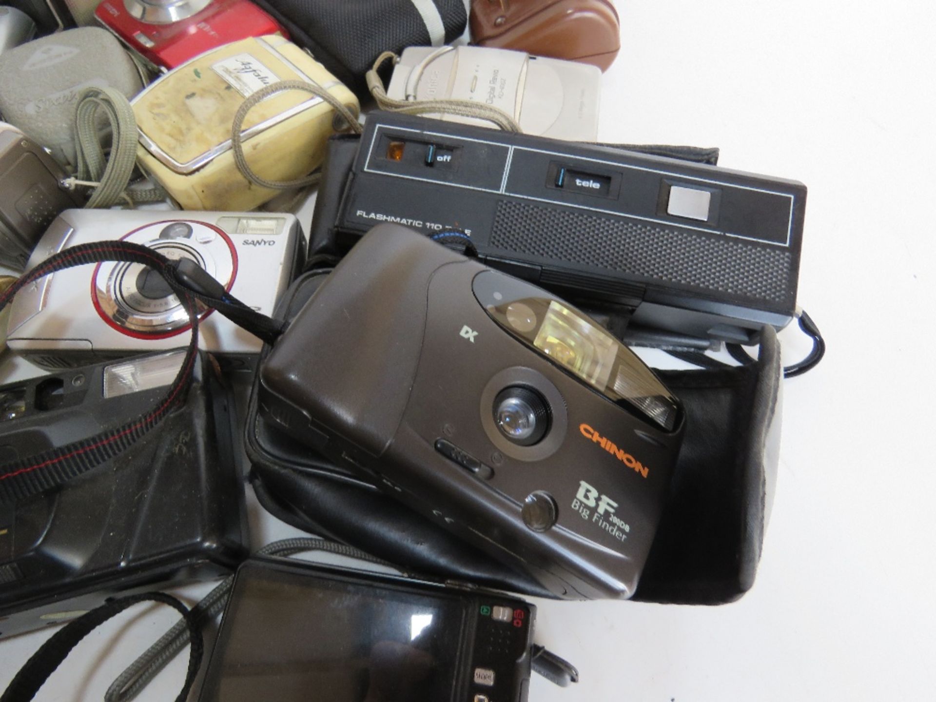 A quantity of assorted cameras and accessories inc Konica TC-X, Chinon, Flashmatic, etc. - Image 8 of 8