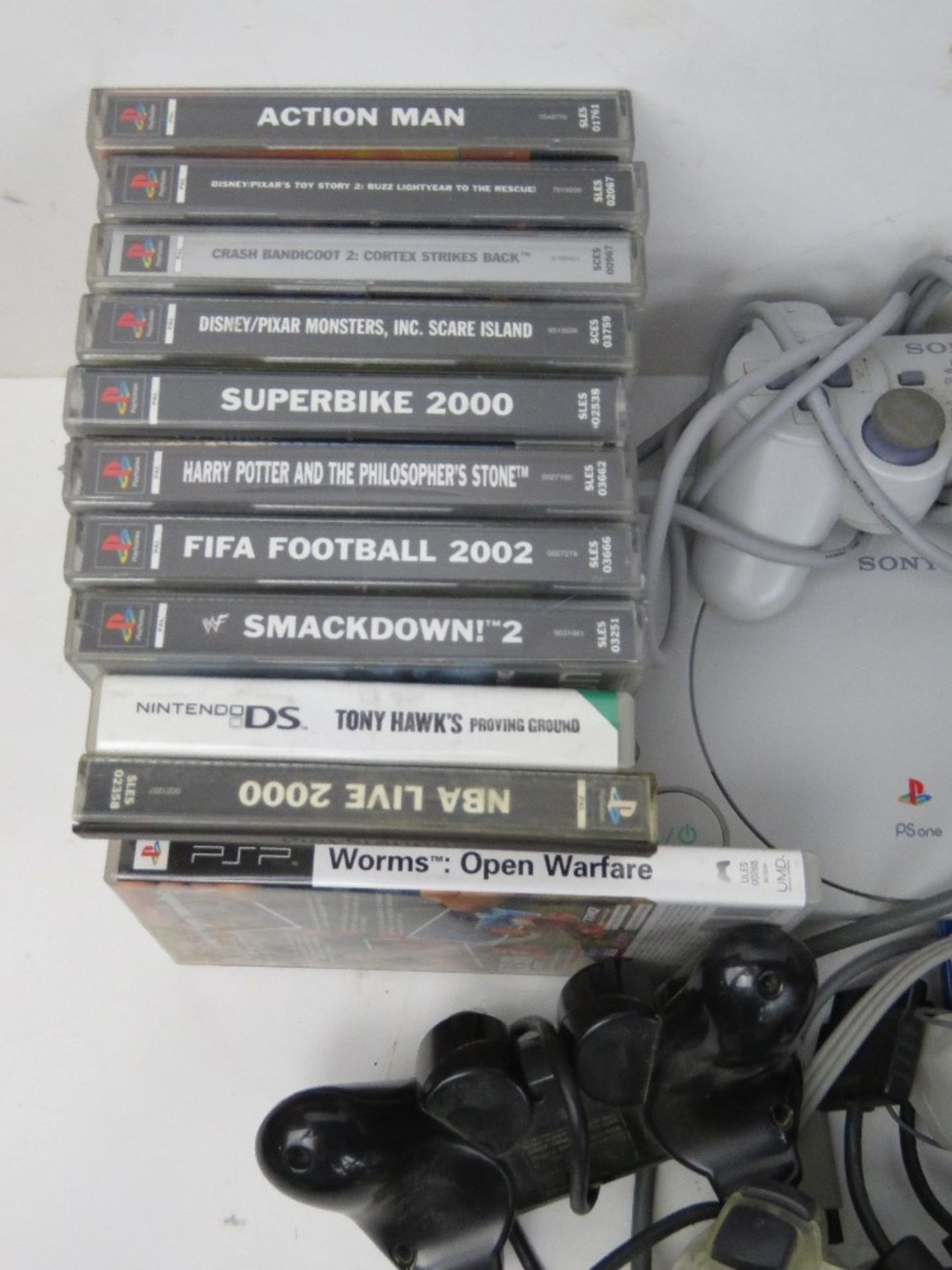 A quantity of video games, consoles and accessories, inc PS1, PS2, Wii, - Image 2 of 4