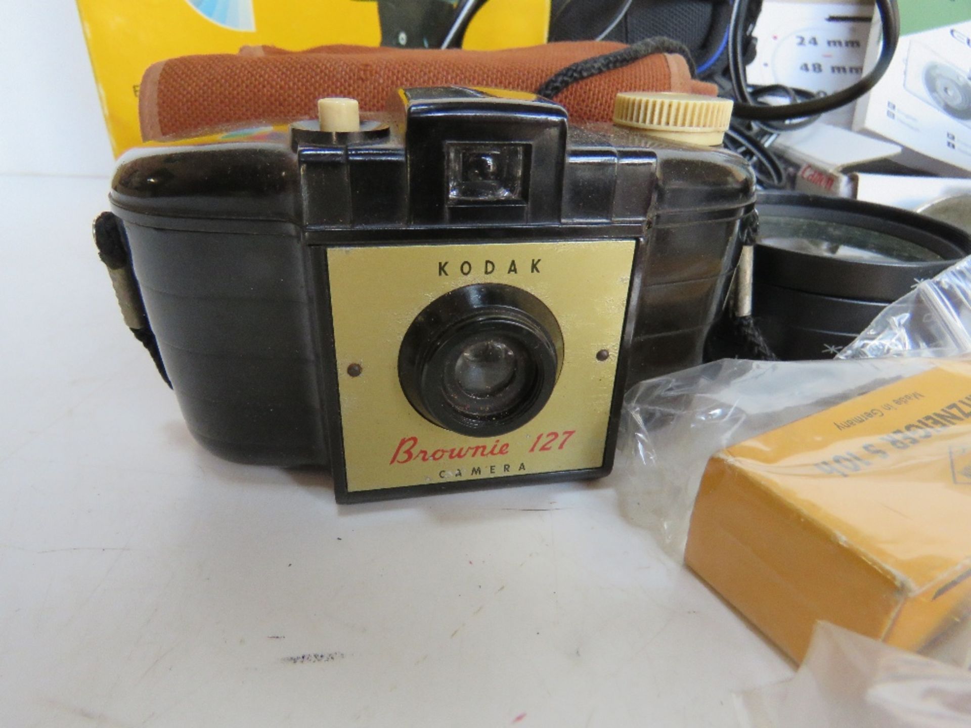 A quantity of assorted cameras and accessories inc Kodak Brownie 127, Polaroid Wink-Light, - Image 2 of 7