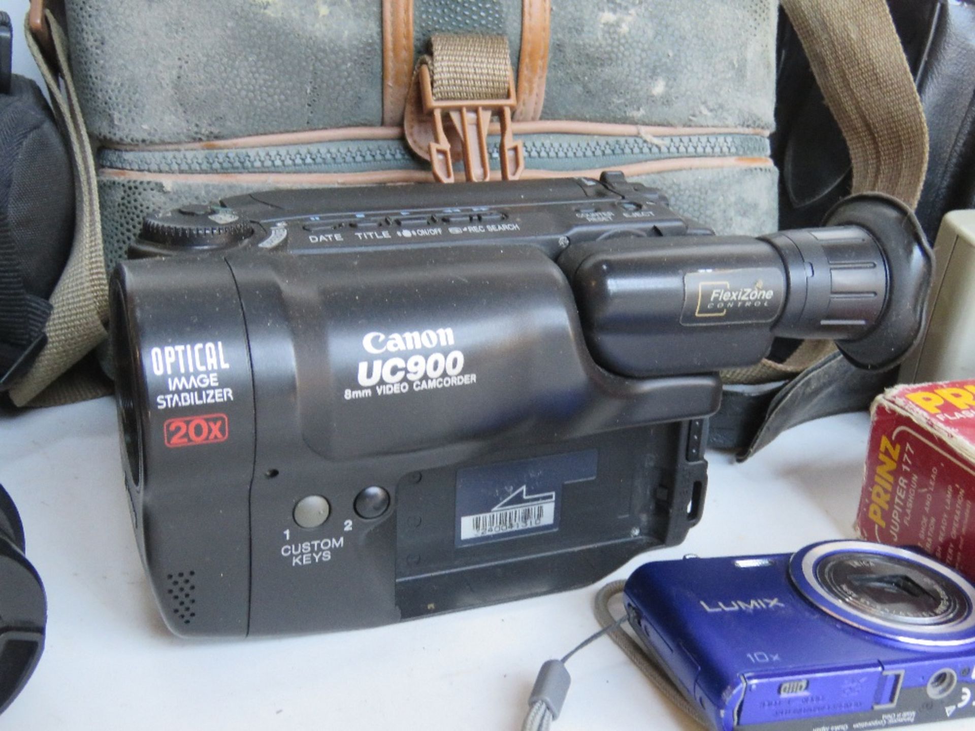 A quantity of cameras and camera equipment inc Canon Camcorder, Nikon, Prinz Flashgun, - Image 3 of 6