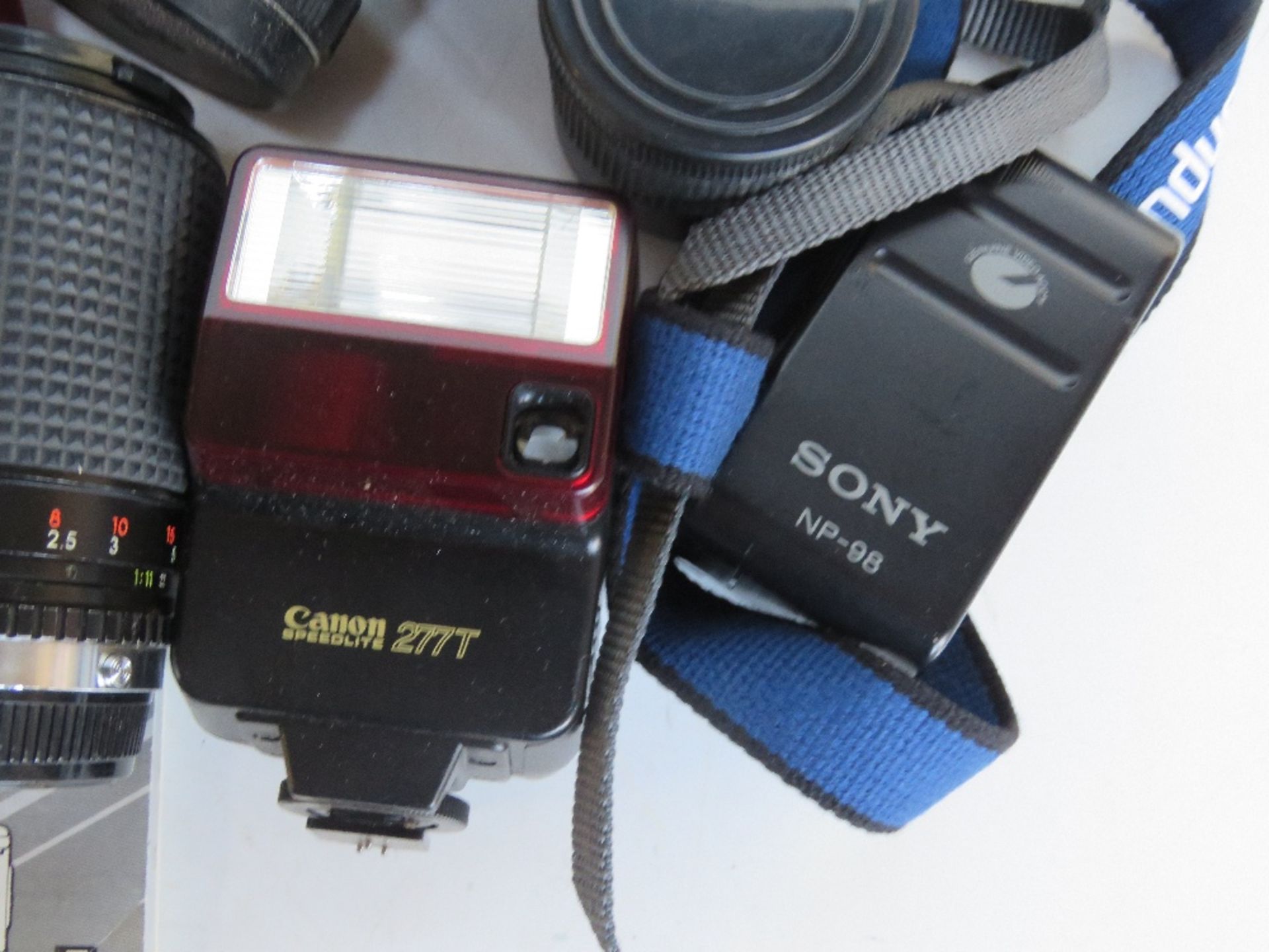 A quantity of cameras and equipment inc Zenit, Sony Camcorder, Canon Speedlite flash, - Image 4 of 7