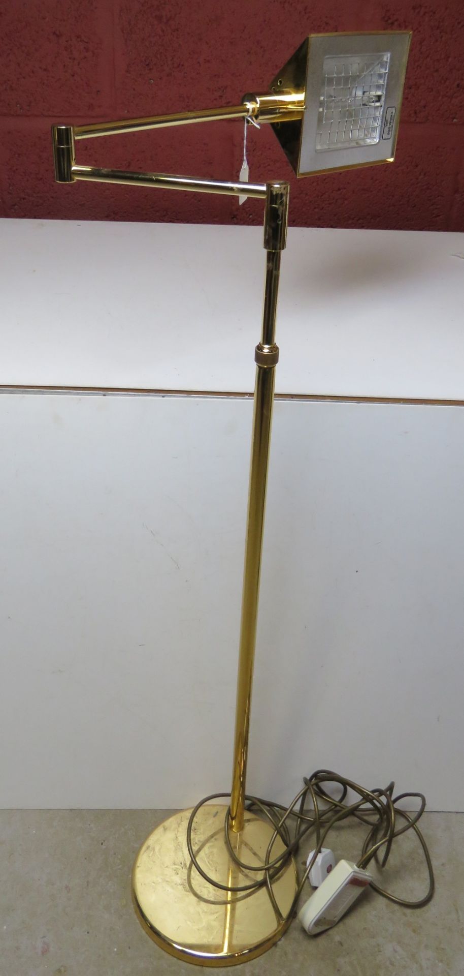A mid century Italian made brass cantilever adjustable height floor lamp. - Image 2 of 4