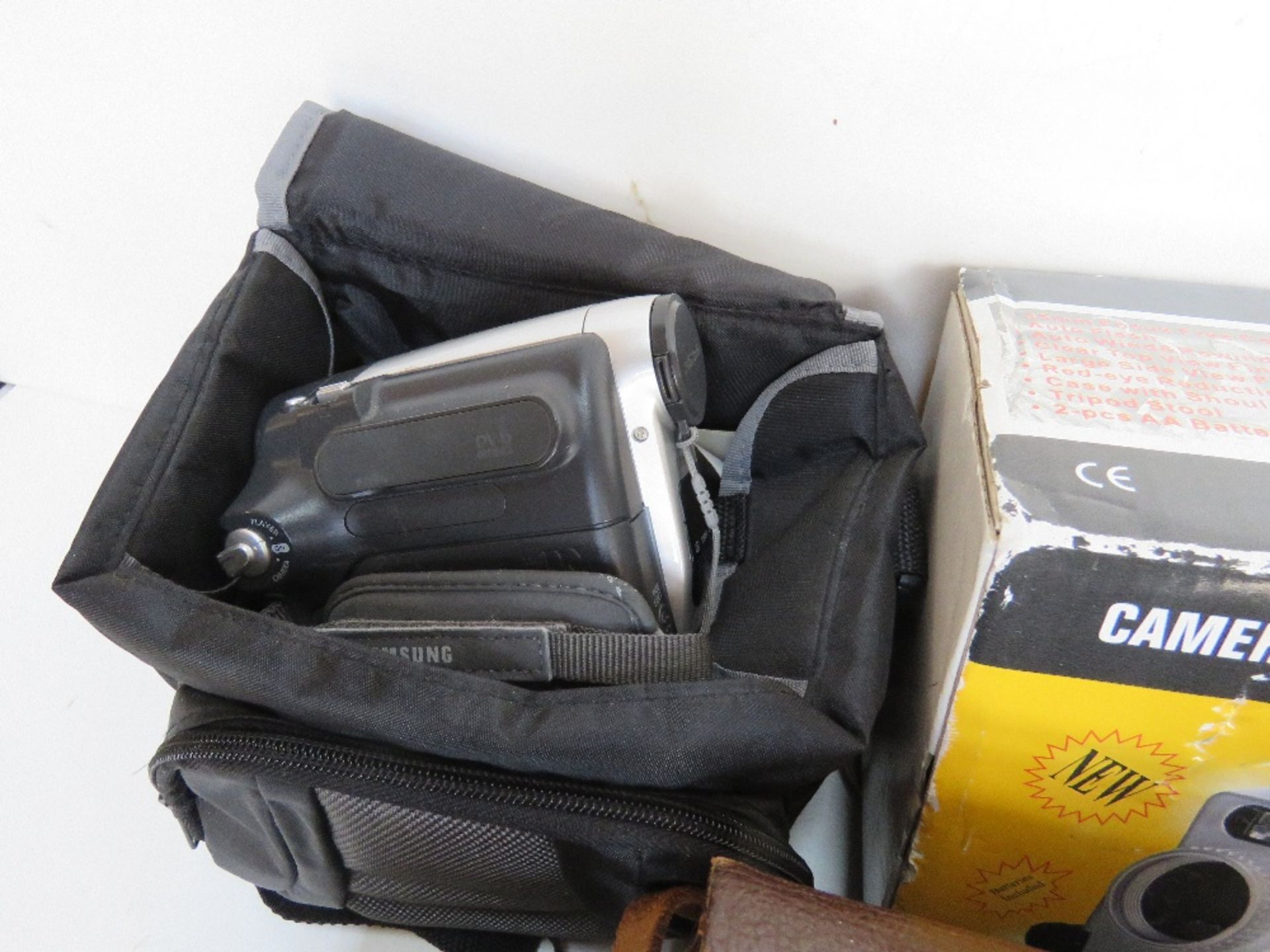 A quantity of assorted cameras inc Lumicon, Magnon Zoom 808, Bell & Howell, Samsung video camera, - Image 5 of 6