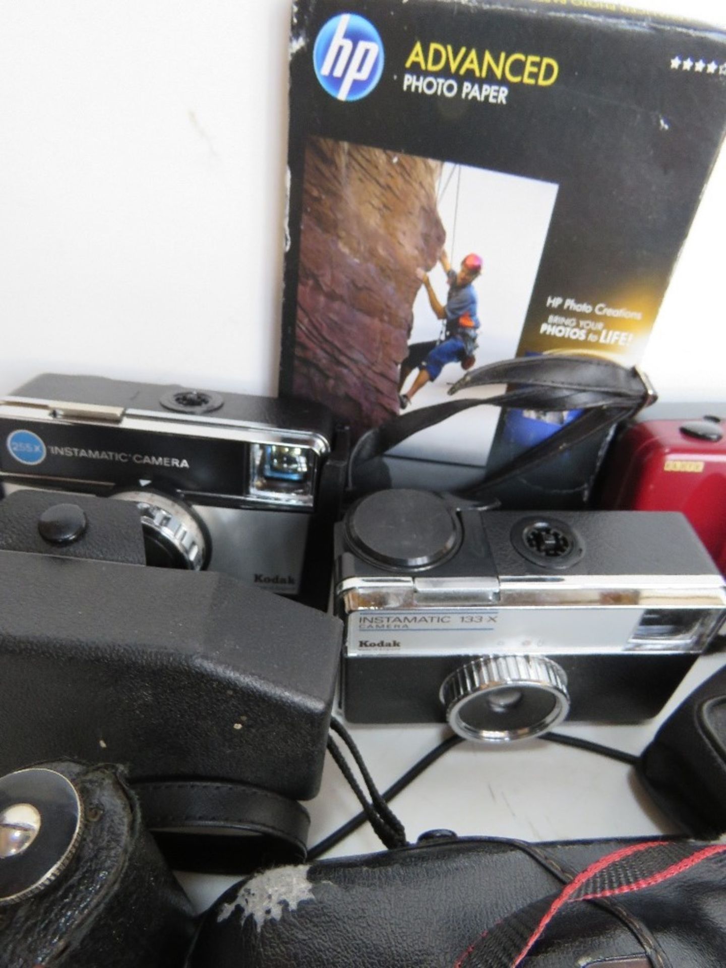 A quantity of assorted cameras and associated items inc Kodak Instamatic cameras, Canon Sure Shot, - Image 2 of 6