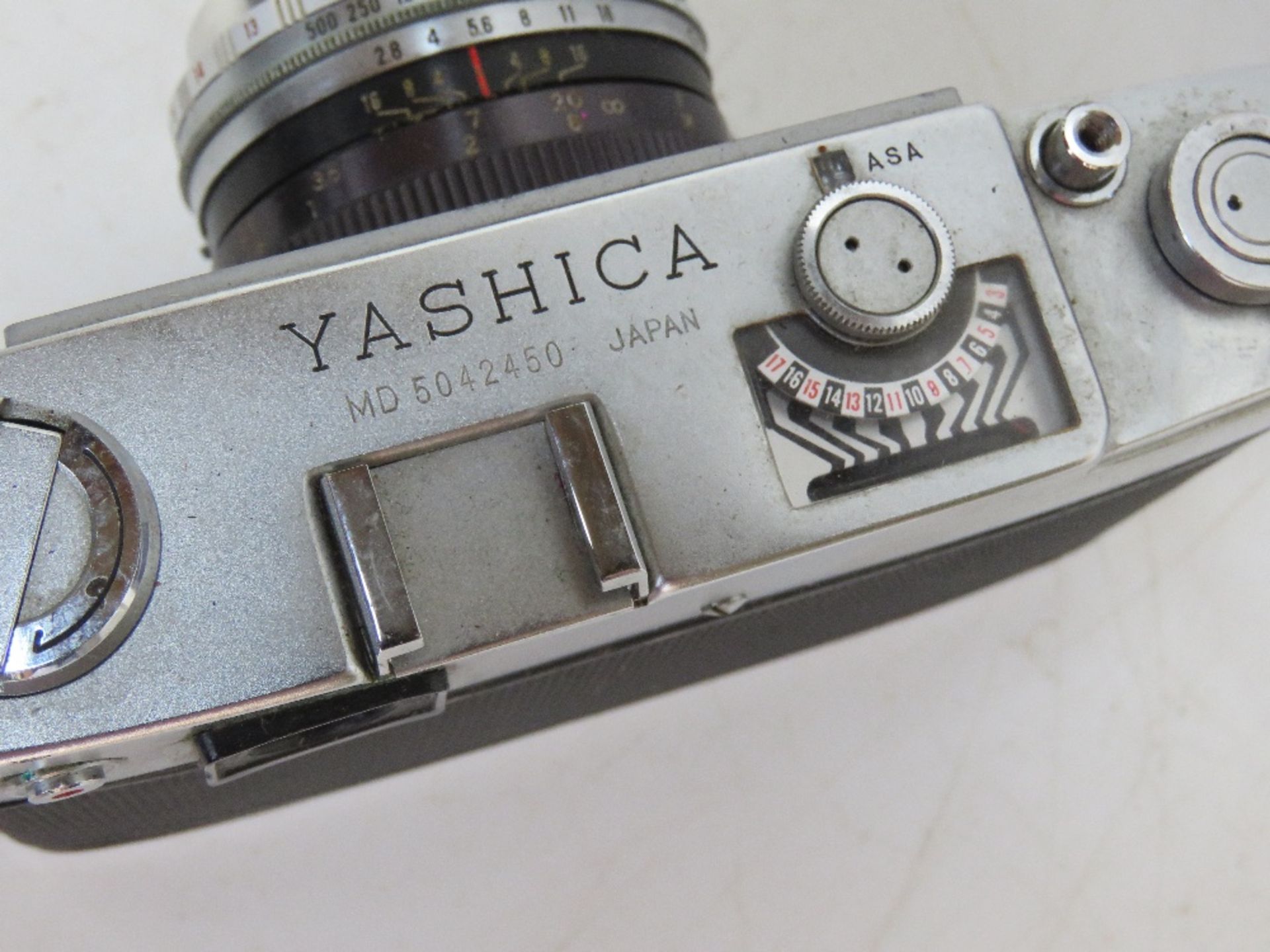 A Yashica MD5042450 camera together with two other items. - Image 2 of 5